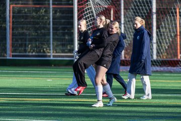 Bild 250 - wBJ VfL Pinneberg2 - Eimsbuttler TV 3 : Ergebnis: 5:0
